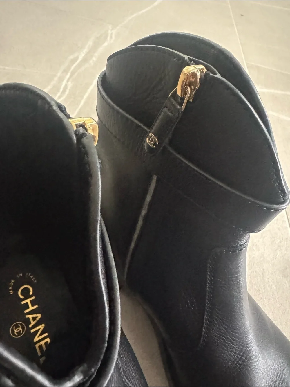 CHANEL size 42